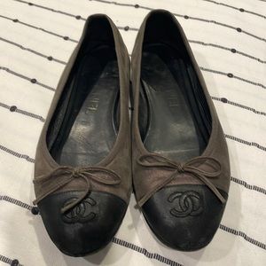 CHANEL ballet flats.. grey suede/black leather toe size 36